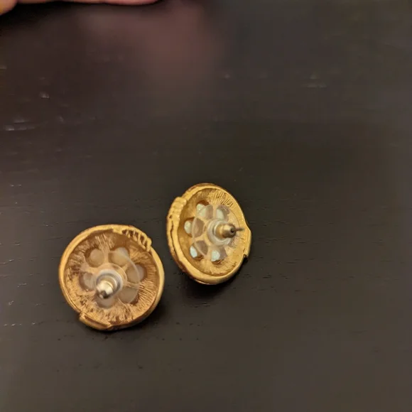 Earings - Picture 2 of 2